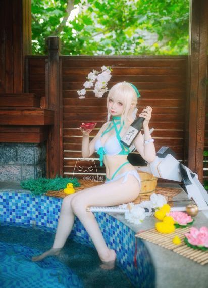 美丽的小蜜蜂4娃娃脸