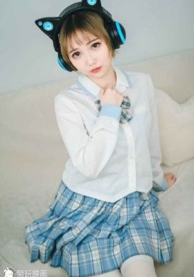 美女扒开腿露内裤免费看